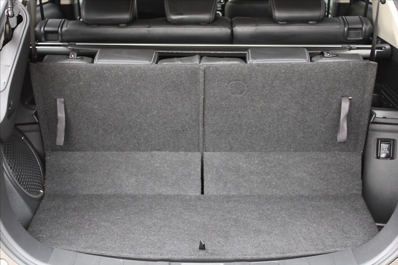 Mitsubishi Outlander 2,0 i  A/T,4x4,7.MÍST,INSTYLE+ - fotka 29 z 38