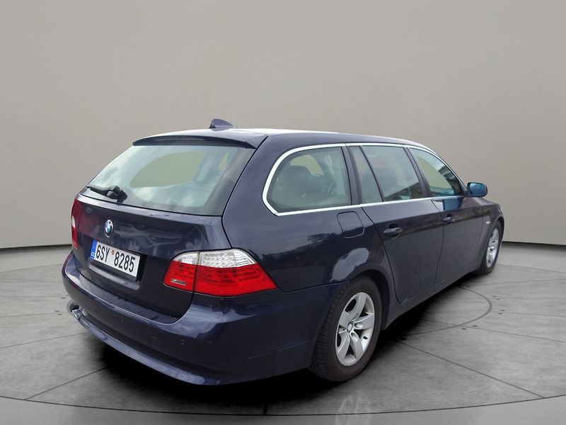 BMW Řada 5 530d PĚKNÝ !!! SERV.KNIHA ! - fotka 9 z 29