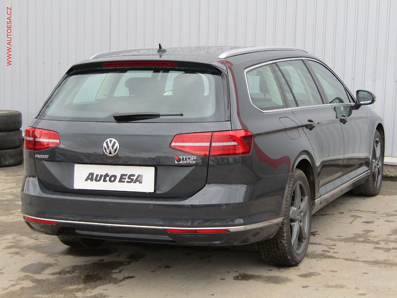Volkswagen Passat (2018) 2.0TDi, Highline, DSG, LED - fotka 4 z 21