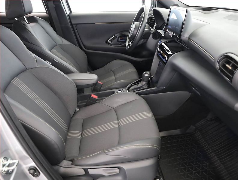Toyota Yaris Cross (2023) 1.5 VVT-iE E-Four - fotka 7 z 21