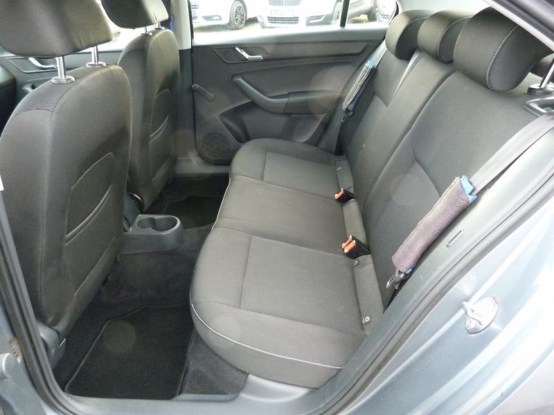 Škoda Rapid 1.2 Tsi 1 majitel, serviska - fotka 12 z 19