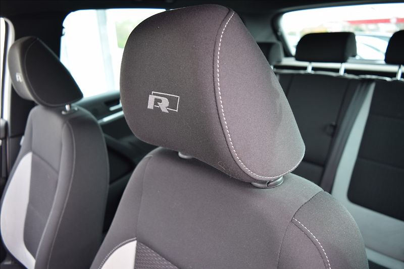 Volkswagen Tiguan 2,0 TDi 81KW R-LINE - fotka 23 z 51