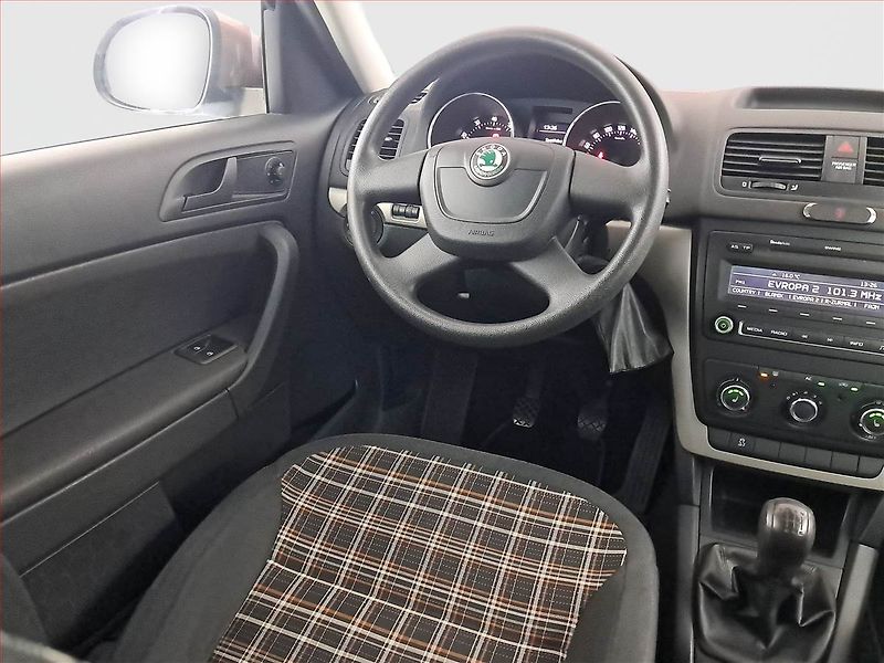 Škoda Yeti (2012) 1.4 TSI, Serv.kniha, Tempomat - fotka 7 z 15