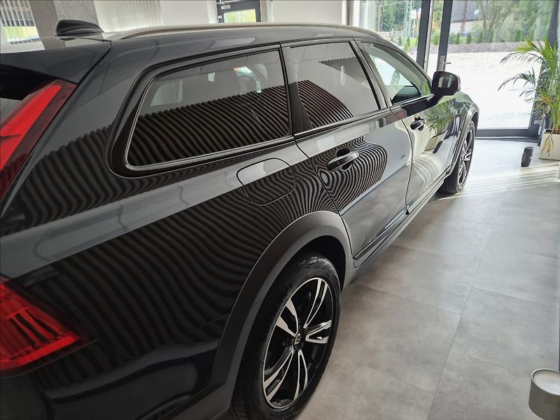 Volvo V90 CC D5 AWD Drive-E Pro POLESTAR - fotka 9 z 46