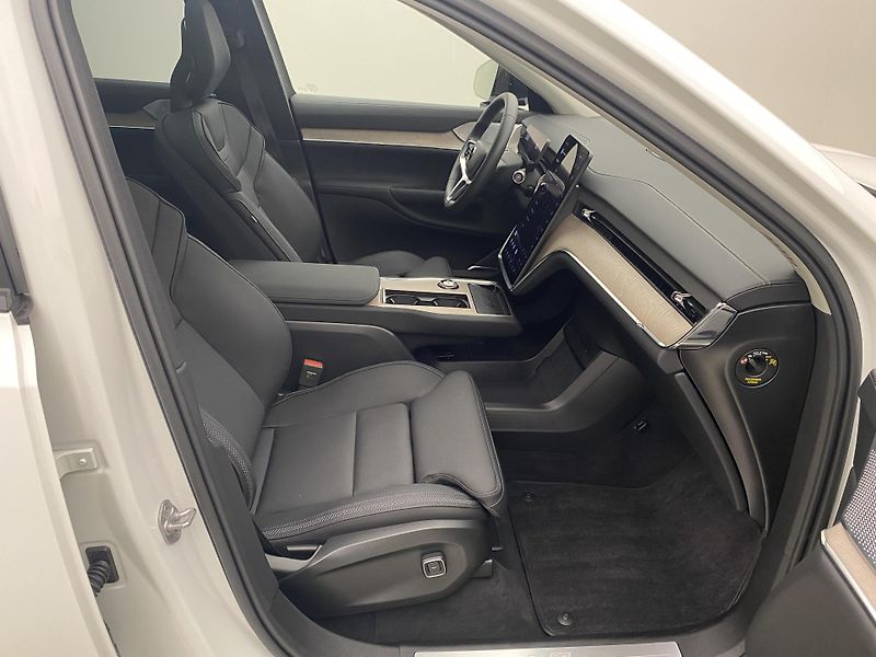 Volvo EX90 TWIN PERFORMANCE ULTRA 7m - fotka 24 z 57