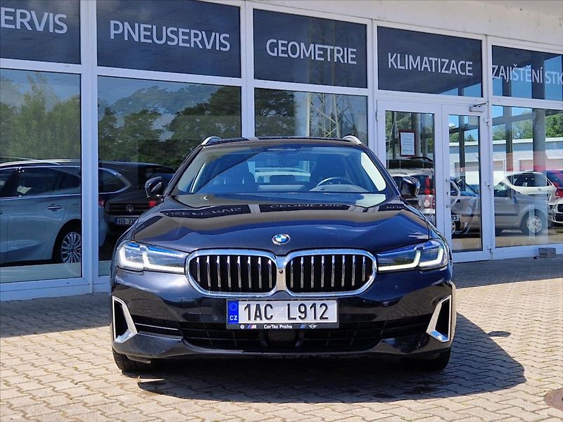 BMW Řada 5 3,0 530d TOURING KOMPLETVÝBAVA - fotka 8 z 39