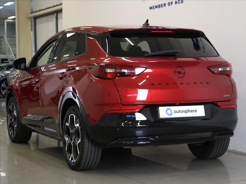 Opel Grandland 1,6 PHEV 165kW LED Matrix ČR - fotka 3 z 24