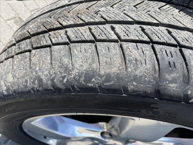 Jeep Grand Cherokee 3,0 CRDi 177kw Overland Pano T - fotka 28 z 35