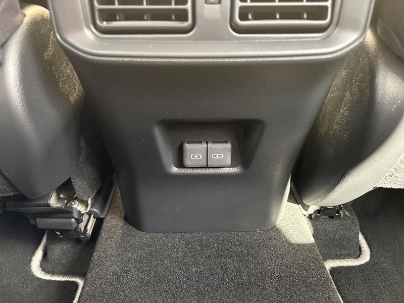 Toyota RAV4 2.5 HSD e-CVT AWD Comfort Styl - fotka 21 z 23