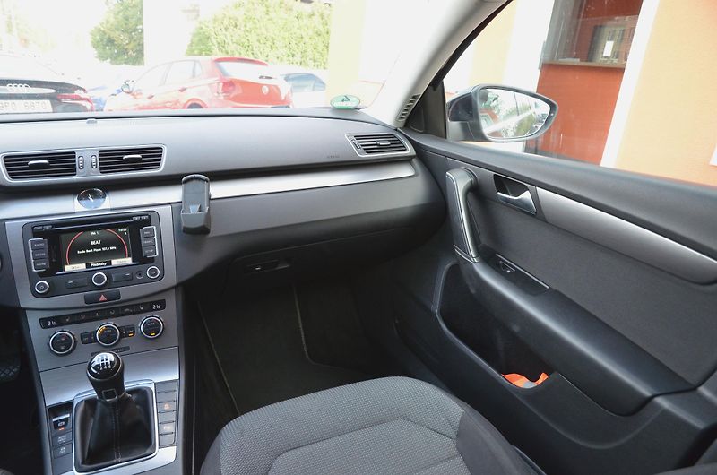 Volkswagen Passat (2014) 2.0 TDi 103kW Bi-XENON / TAŽNÉ - fotka 24 z 39