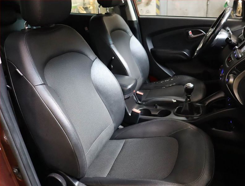 Hyundai ix35 (2013) 2.0 CRDi, 4X4, Xenony - fotka 9 z 18