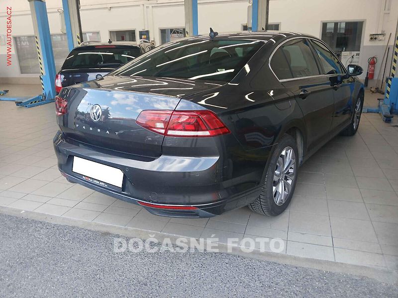 Volkswagen Passat (2020) 1.5TSI, ČR, Business, LED - fotka 2 z 3