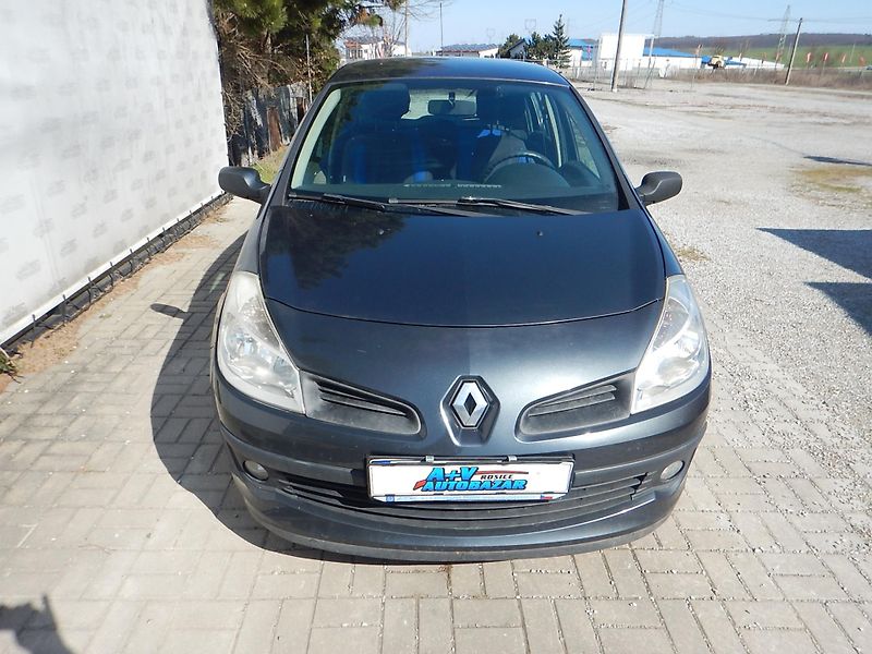 Renault Clio 1.4i, 72 kW, KLIMA - fotka 3 z 21