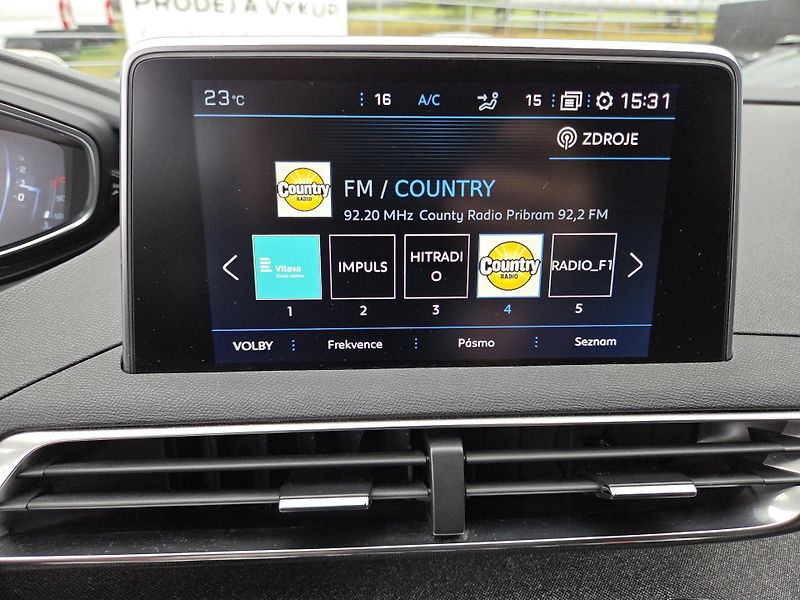 Peugeot 3008 (2019) 1.2 PT 130 ALLURE MAN6 - fotka 14 z 24