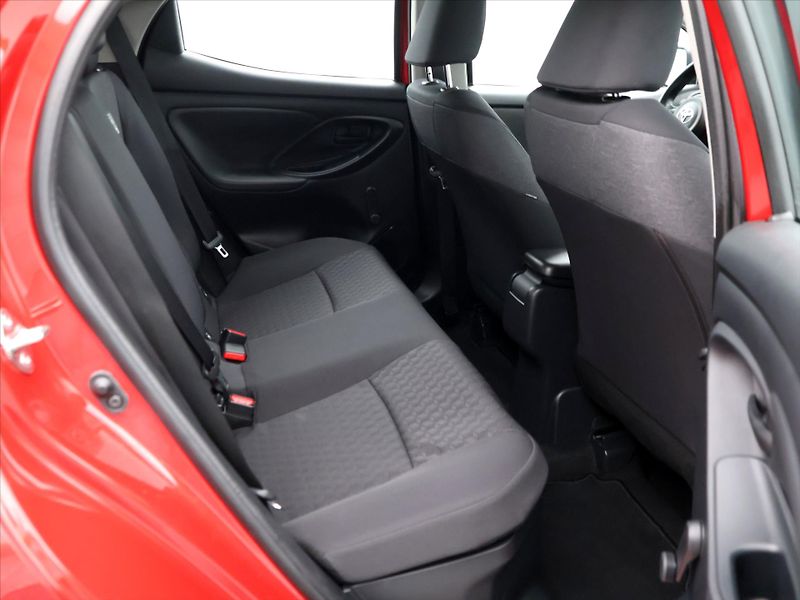 Toyota Yaris 1,5 Hybrid e-CVT 68kW aut. CZ - fotka 12 z 27