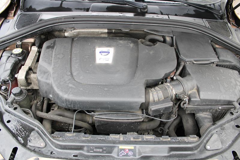 Volvo XC60 2,4D SUMMUM - fotka 22 z 22