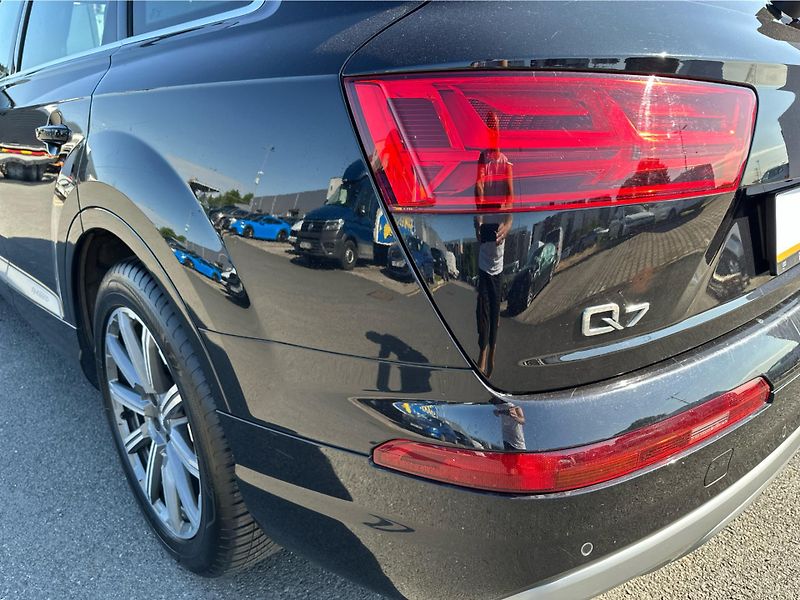 Audi Q7 50 TDI QUATTRO 210 KW - fotka 18 z 25