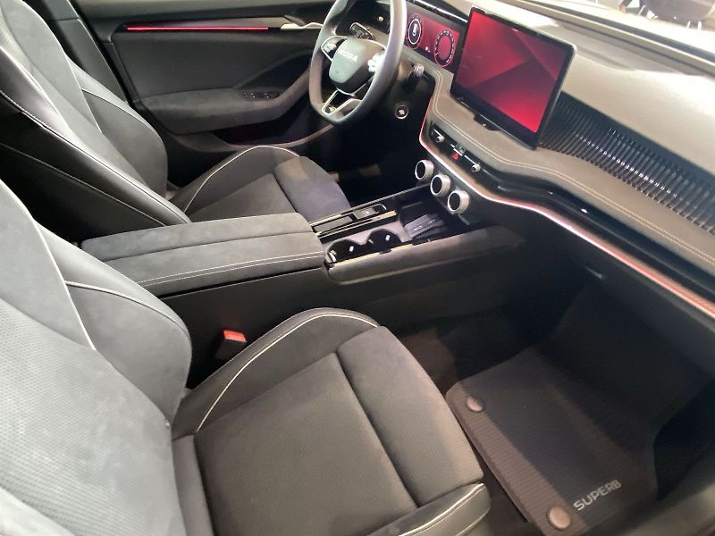 Škoda Superb (2026) Combi 2,0 TDI 110 kW DSG Sport - fotka 8 z 25