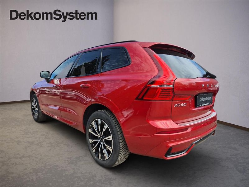 Volvo XC60 2,0 B4 AWD PLUS DARK - fotka 4 z 18