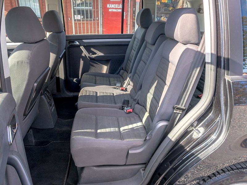 Volkswagen Touran (2006) 1.9TDI 77KW – 7 sedadel - fotka 32 z 44