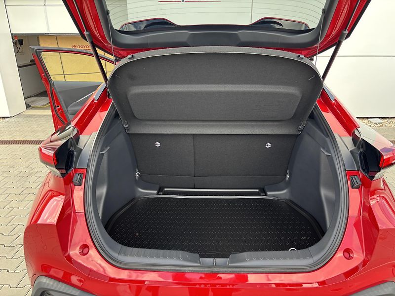 Toyota C-HR STYLE 1,8 HEV AT - fotka 9 z 14
