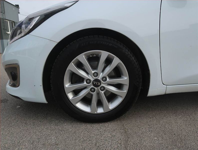 Kia Ceed (2018) Premium 1.6 i, Serv.kniha - fotka 15 z 18