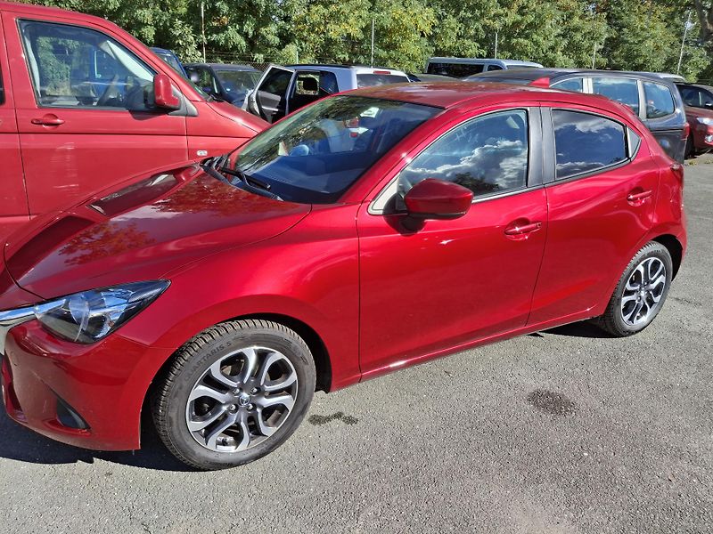 Mazda 2 1.5 benzin 66 kw - fotka 4 z 31