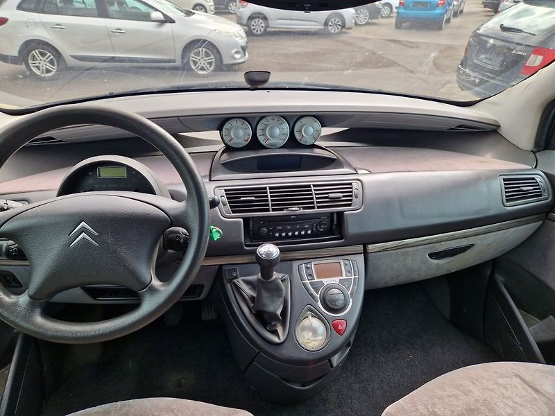 Citroën C8 (2007) 2,0 i 103 KW LPG 7Míst - fotka 13 z 25