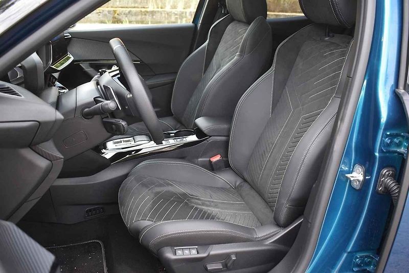 Peugeot 2008 je stylový i praktický rodinný doplněk.