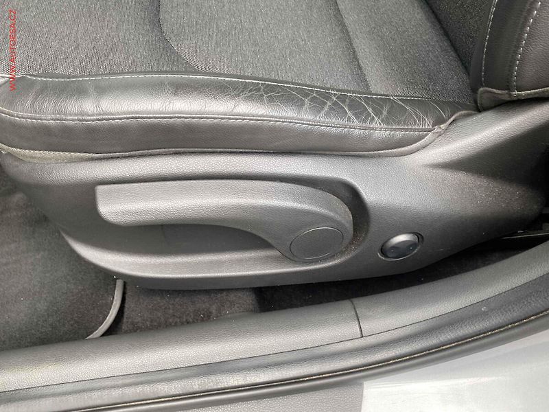 Hyundai i30 (2022) 1.5 T-GDi, ČR, Smart, AT - fotka 14 z 18