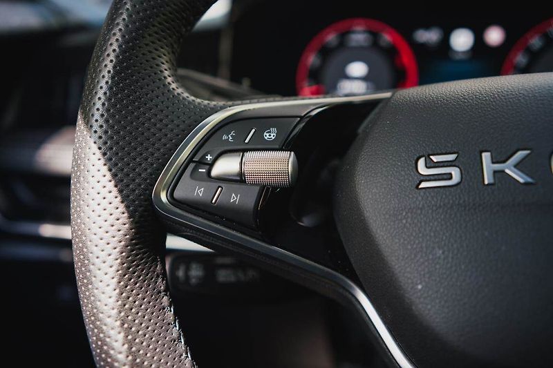 Škoda Superb (2025) 2.0 TDI, Sportline, HUD, Paměť - fotka 19 z 30