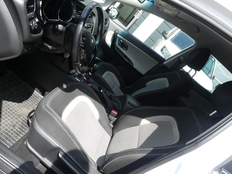 Kia Ceed (2014) 1,6 CRDi - fotka 9 z 22