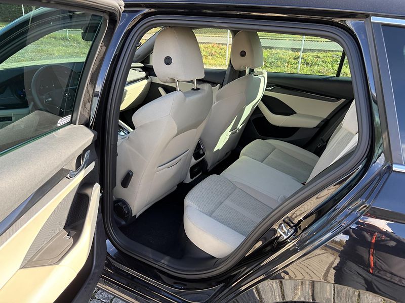 Škoda Octavia (2023) STYLE PLUS iV PLUG-IN-HYBRID - fotka 12 z 33