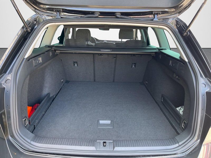 Volkswagen Passat (2023) 2.0 TDI 110kW DSG Business - fotka 29 z 32
