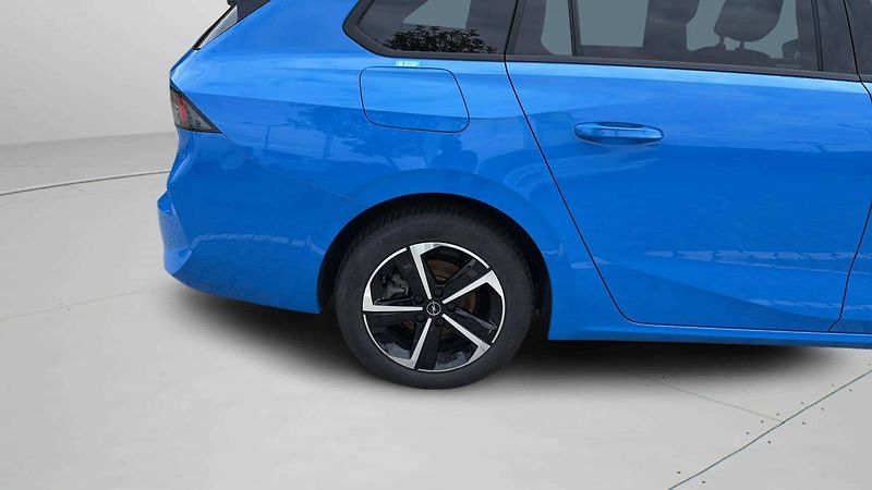 Opel Astra Edition ST 1.2 TURBO (96kW/130 - fotka 22 z 23