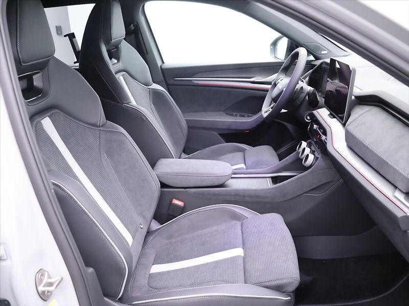 Škoda Kodiaq 2,0 TDI DSG 4x4 Sportline 7-Mí - fotka 15 z 42