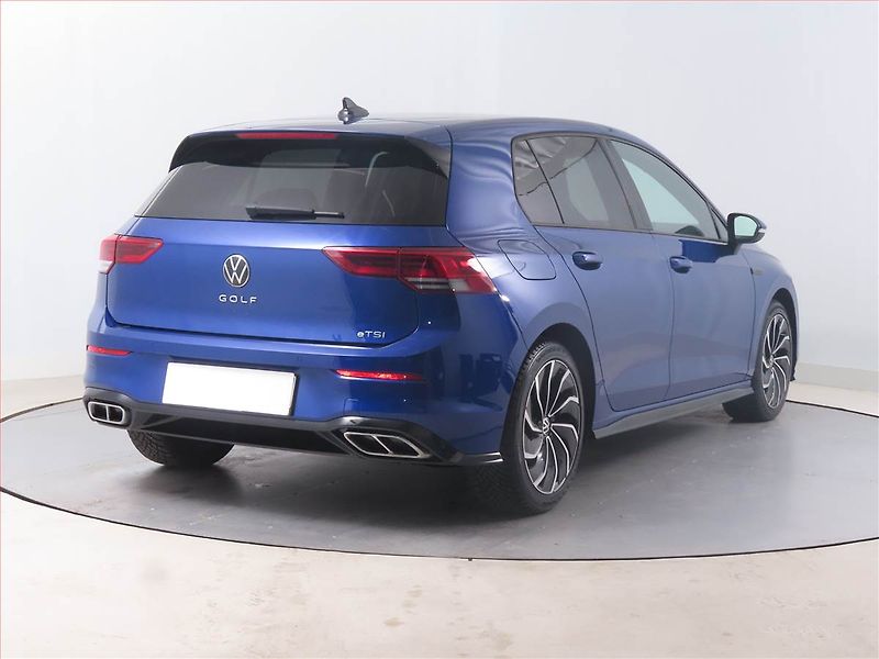 Volkswagen Golf (2023) R-Line 1.5 TSI - fotka 5 z 14