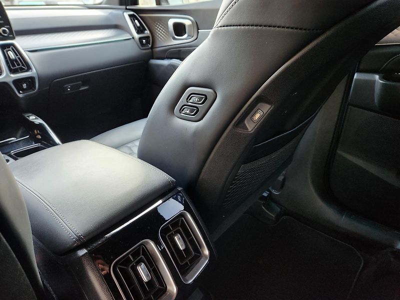 Kia Sorento (2021) LUXURY-7mist-ZÁRUKA-4*4 - fotka 44 z 45