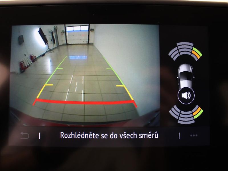 Renault Captur 1,6 E-Tech Hybrid 17 010km! - fotka 10 z 22
