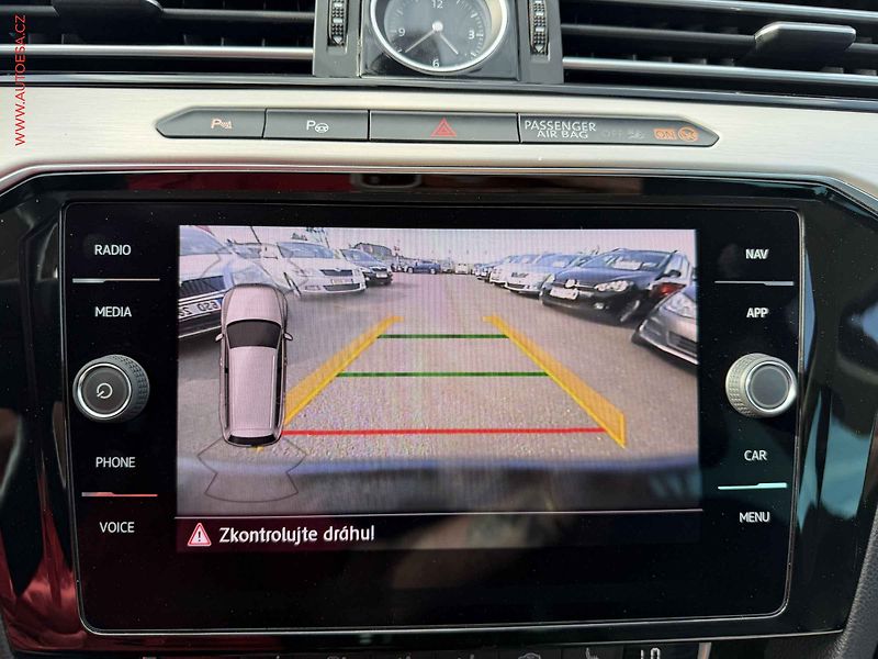 Volkswagen Passat (2018) 2.0TDi, ČR, Highline - fotka 19 z 19