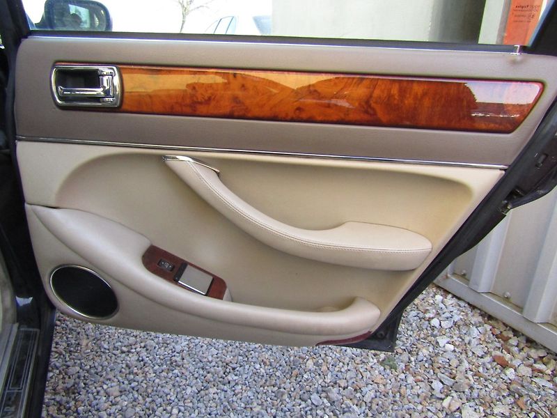 Jaguar XJ6 (1995) 3.2 R6 155kW  PLNĚ POJÍZDNÉ - fotka 24 z 35
