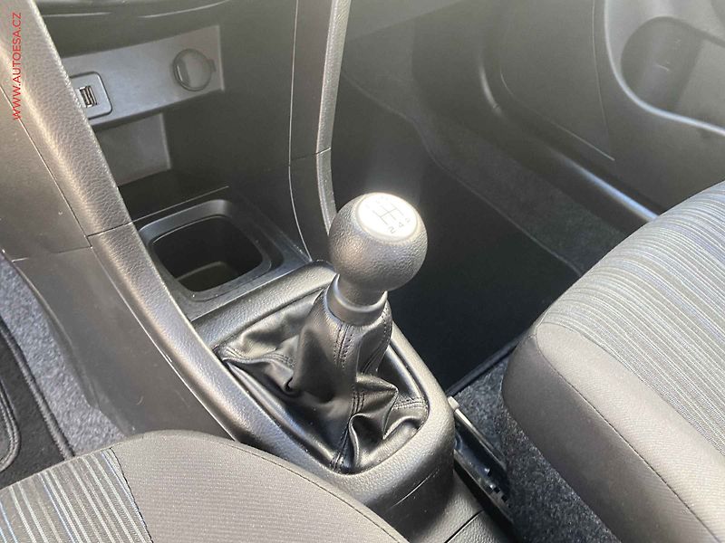 Suzuki Swift (2015) 1.2i, Club, +kola - fotka 16 z 17