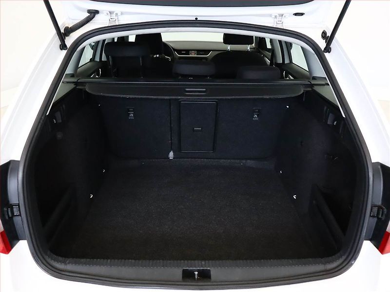 Škoda Octavia (2016) 1.6 TDI, Serv.kniha, Tempomat - fotka 11 z 17