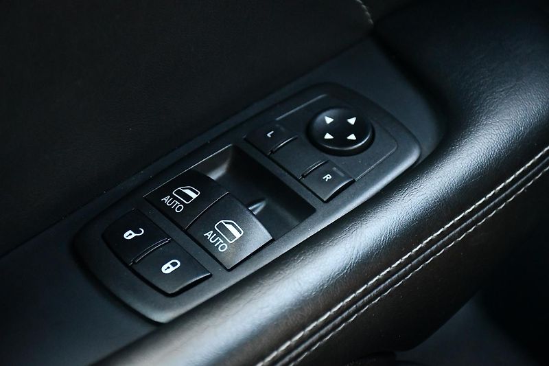 Dodge Challenger 5.7 V8 HEMI - fotka 20 z 41