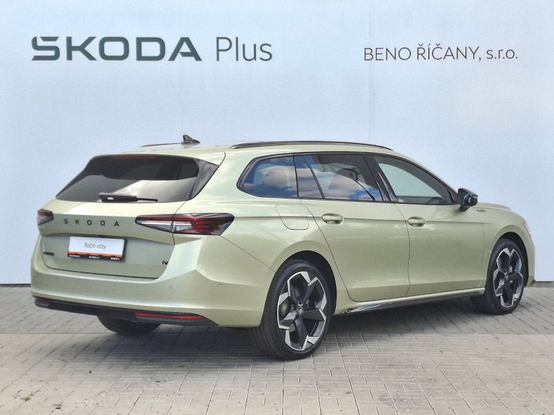 Škoda Superb (2025) Combi iV SportLine DSG 1,5TSi - fotka 2 z 35