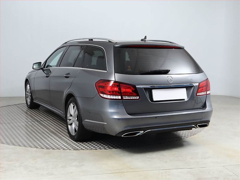 Mercedes-Benz Třídy E (2015) E 200 BlueTEC, Automat, Kůže - fotka 4 z 20