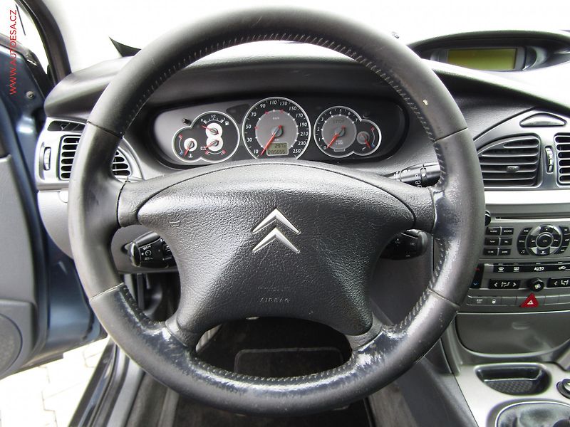Citroën C5 (2006) 1.6 HDi, ČR, AC, TZ, park - fotka 17 z 20
