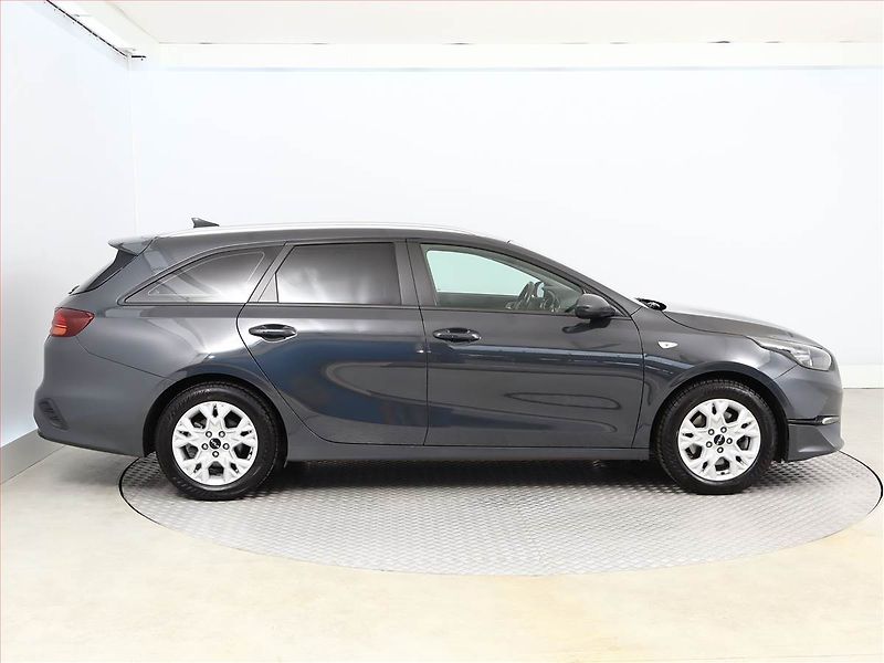 Kia Ceed (2023) 1.5 T-GDI, Automat, ČR,1.maj - fotka 6 z 18