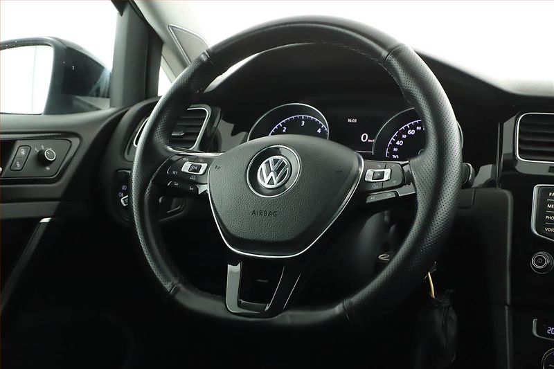 Volkswagen Golf (2016) 2.0 TDI, Xenony, Tempomat - fotka 16 z 18