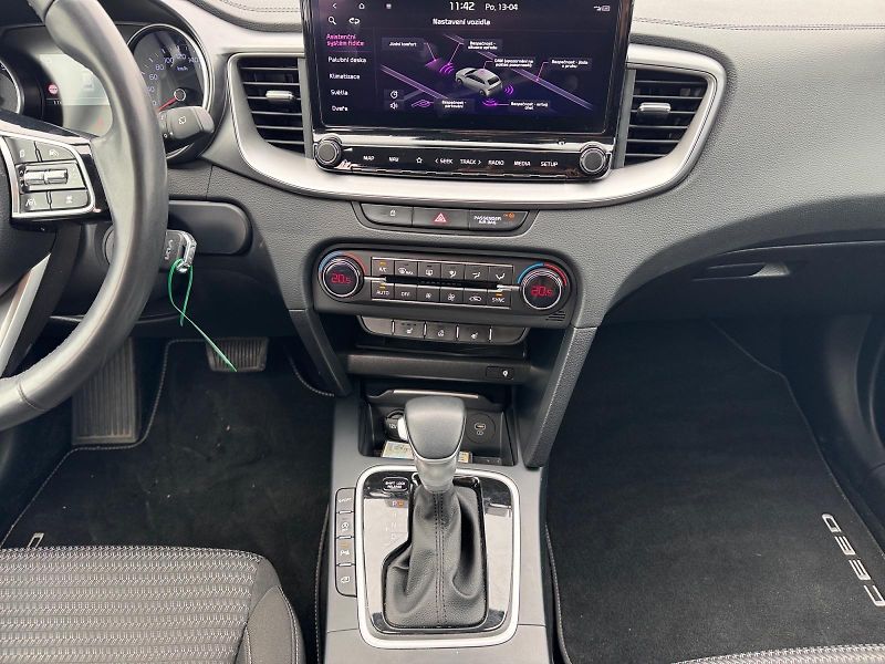 Kia Ceed (2024) TOP 1.5T-GDI 118kW CZ DPH - fotka 10 z 11